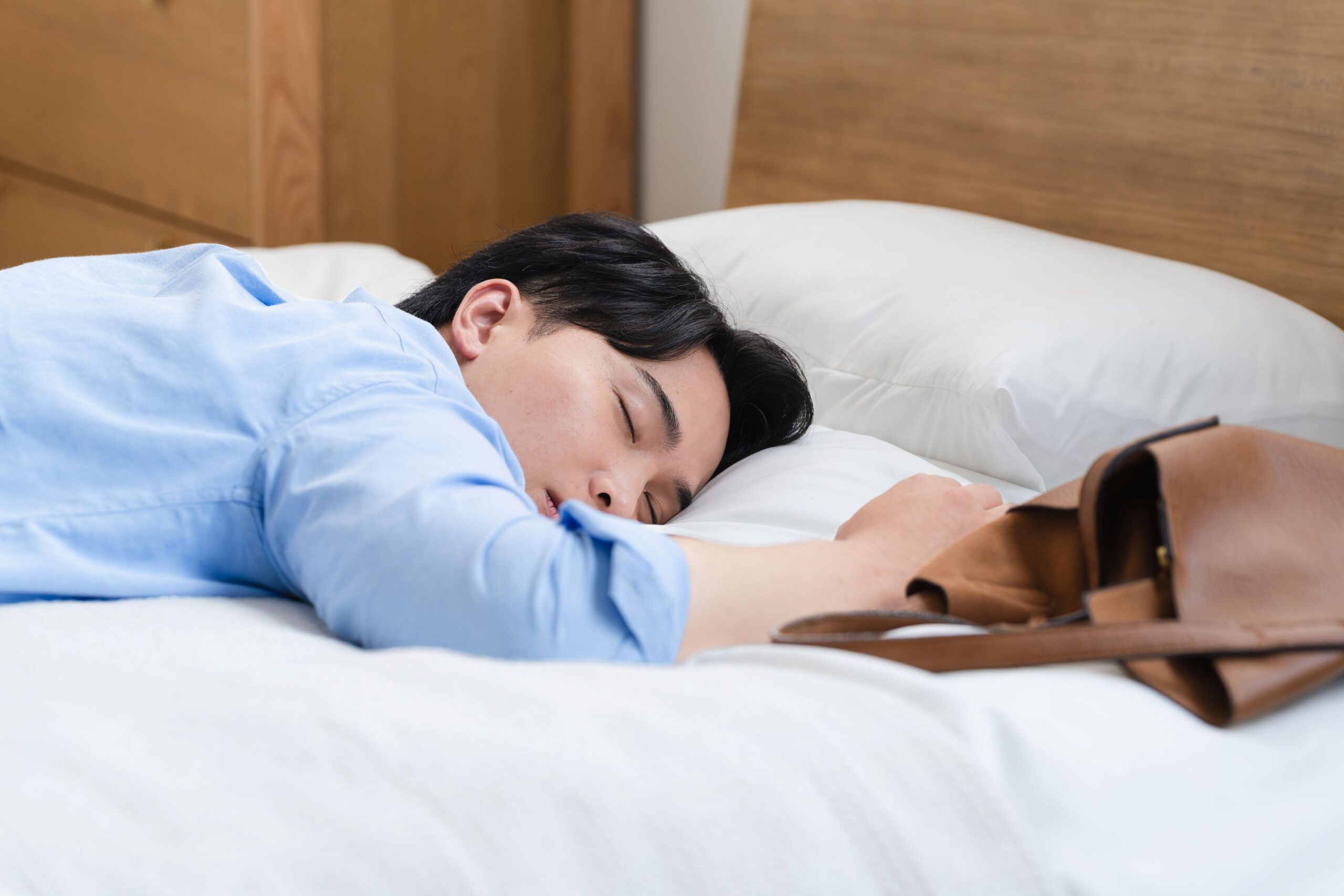 職場の人間関係に疲れたらまず寝よう