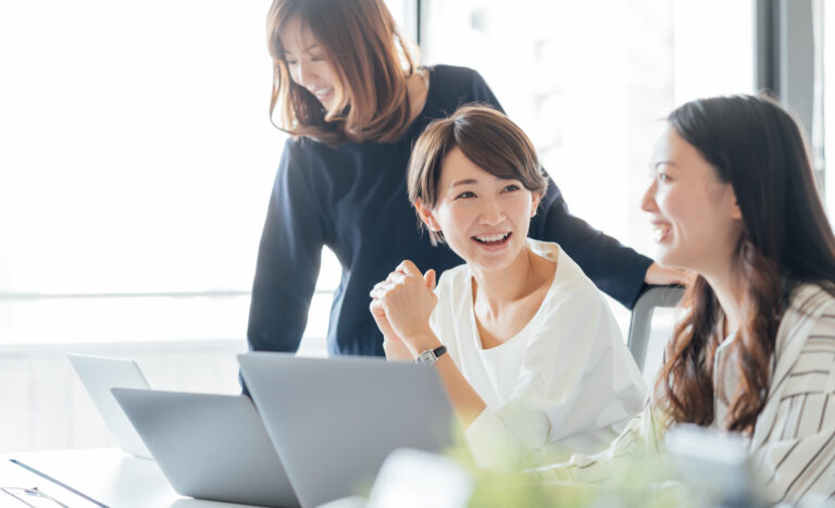 【経理・労務スタッフ/車通勤OK】★書類通過率90%　40代,50代の推薦大歓迎★創業45年の安定基盤★給与計算や保険に関する手続き☆16:30に帰宅★ 残業なし