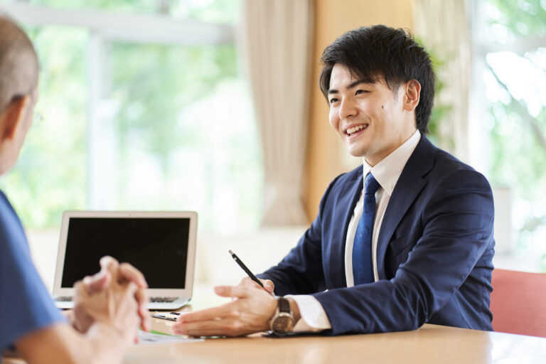 【港区】法人営業(太陽光発電製品)※高年収オファー◆年休122日◆大手取引実績多数◆業績・収益好調