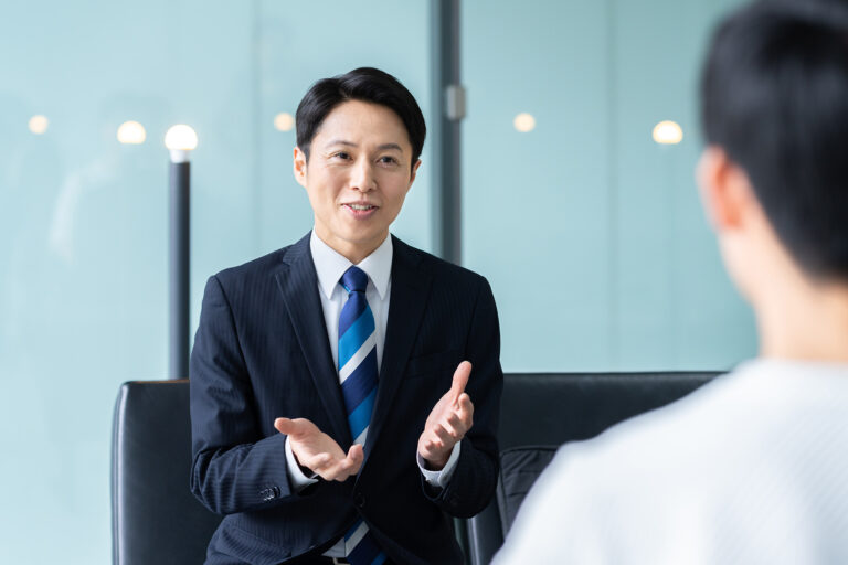 【愛媛県】鋼管・水道橋メーカーの営業職／土日休・年間120日以上／認定優良企業／手がけた案件が形に残る仕事