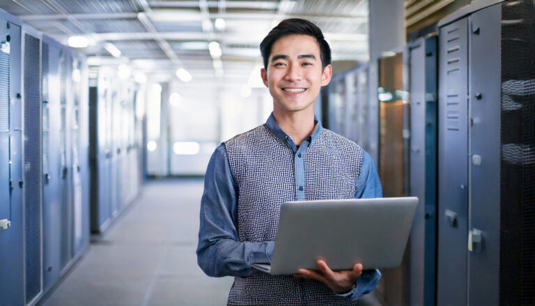 西尾市【社内IT担当】社内SE・ヘルプデスク・IT活用推進のお仕事／土日・年休120日