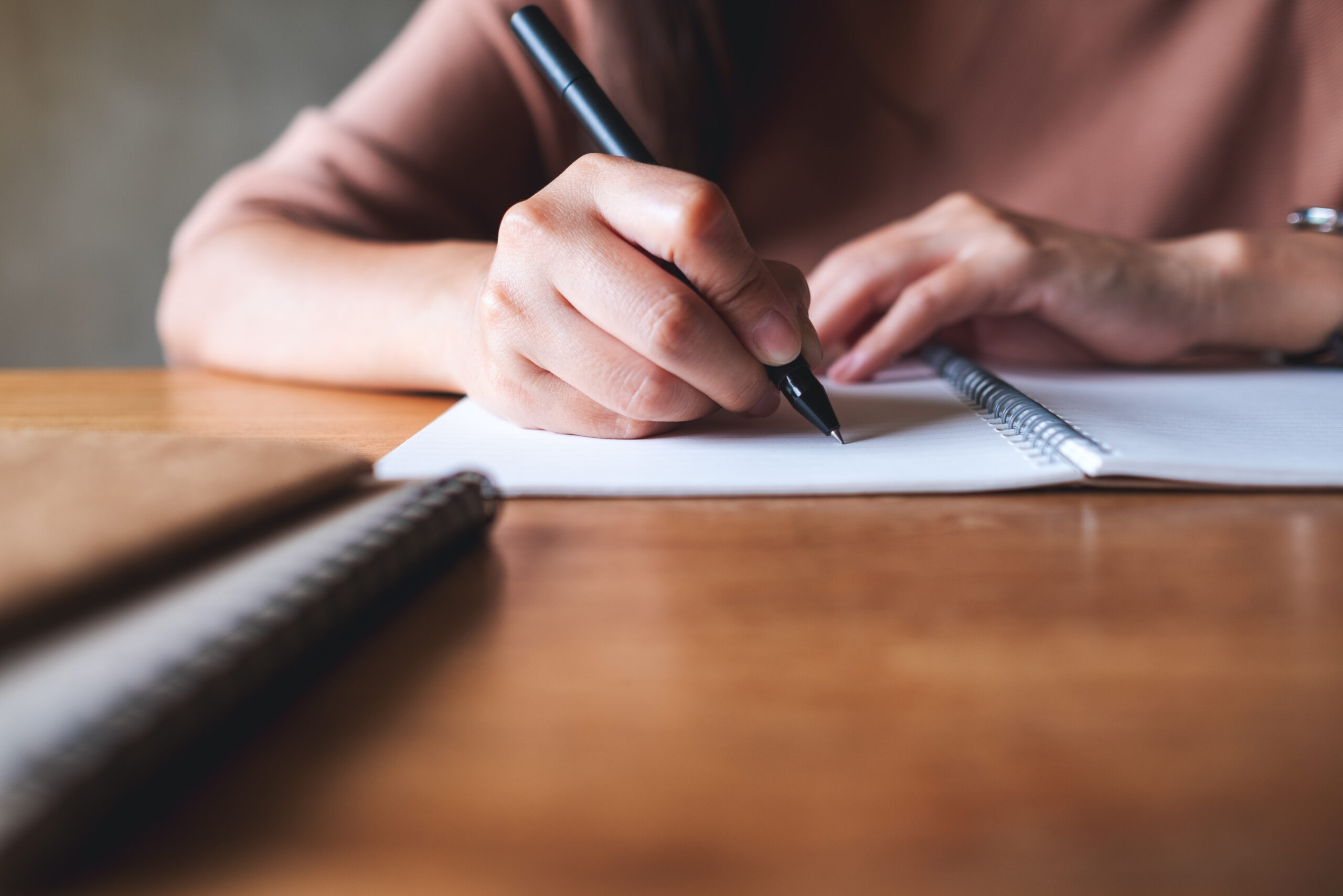 不安なことを紙に書き出す